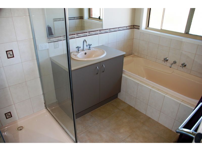 4 Wonga Place, Kialla VIC 3631