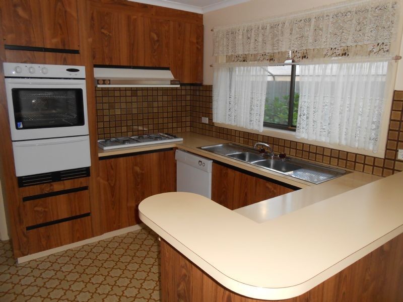 8 Dampier Avenue, Shepparton VIC 3630