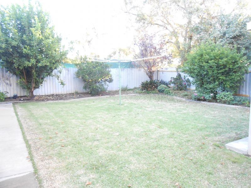 8 Dampier Avenue, Shepparton VIC 3630