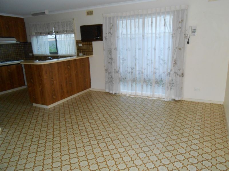 8 Dampier Avenue, Shepparton VIC 3630