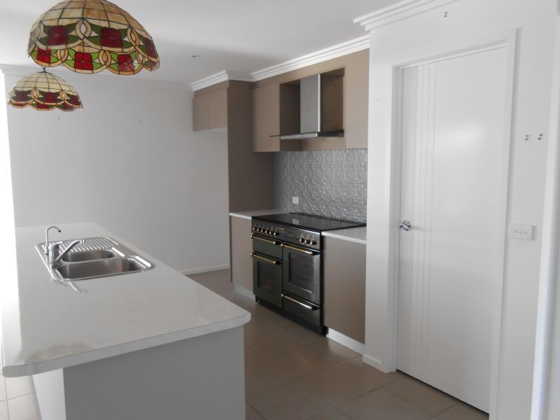 10 Dartmouth Court, Kialla VIC 3631