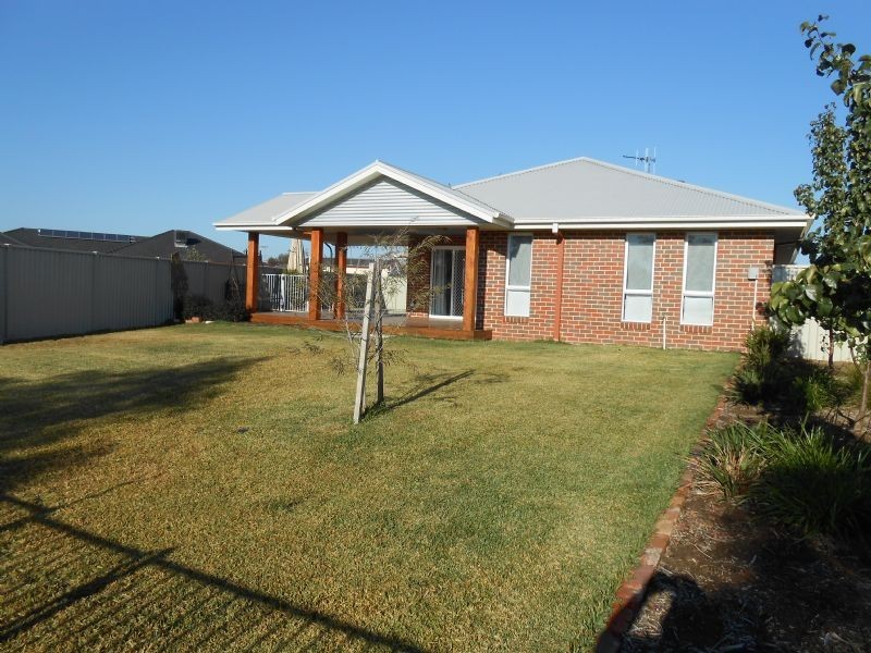 10 Dartmouth Court, Kialla VIC 3631