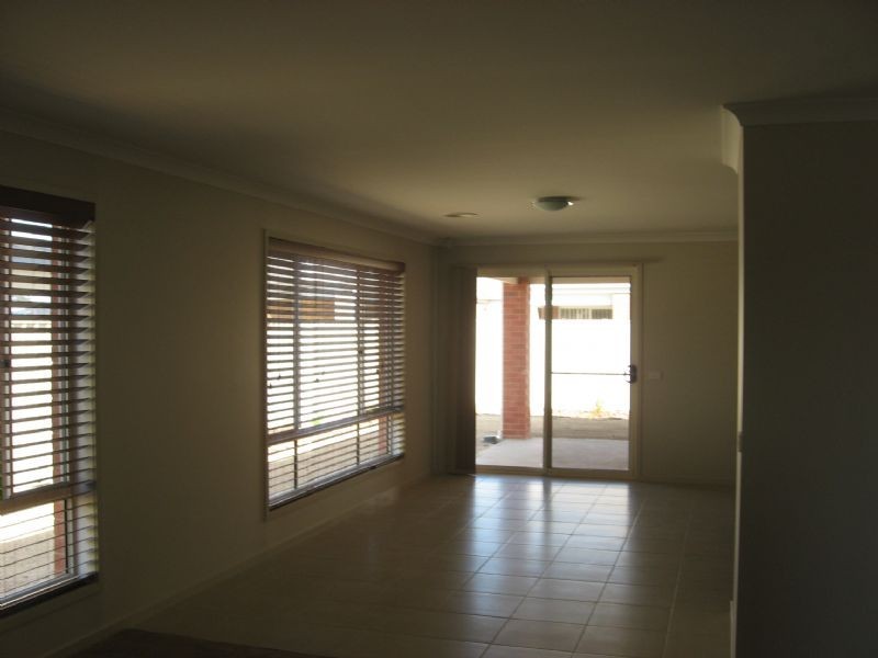 10 Imperial Drive, Kialla VIC 3631