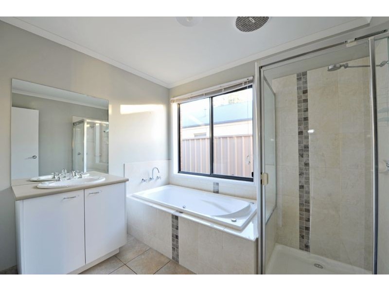 2 Almond Place, Shepparton VIC 3630