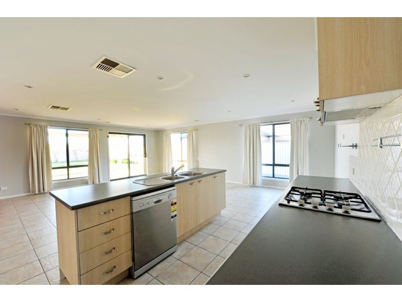 2 Almond Place, Shepparton VIC 3630