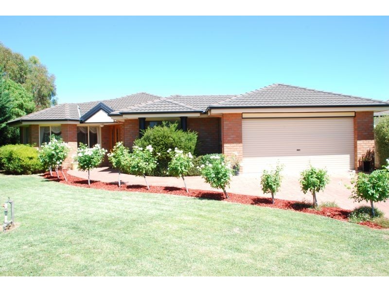 3 Hepburn Place, Kialla VIC 3631