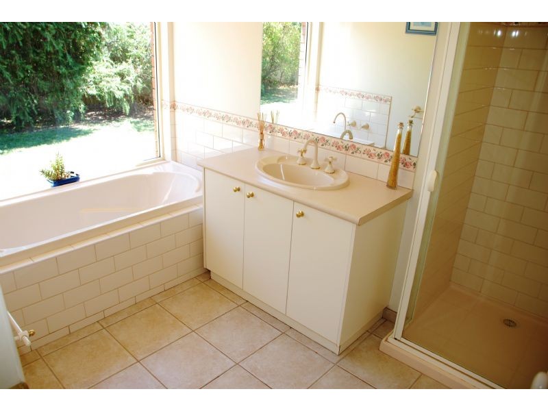 3 Hepburn Place, Kialla VIC 3631