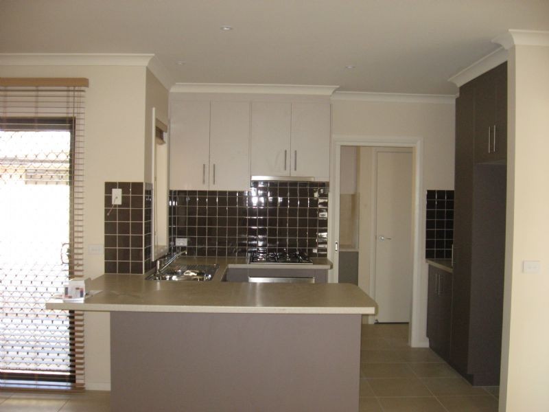 2/17 Barker Avenue, Shepparton VIC 3630