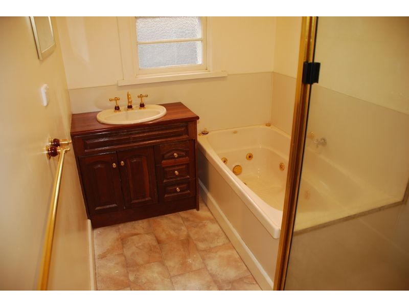 107 Sobraon Street, Shepparton VIC 3630