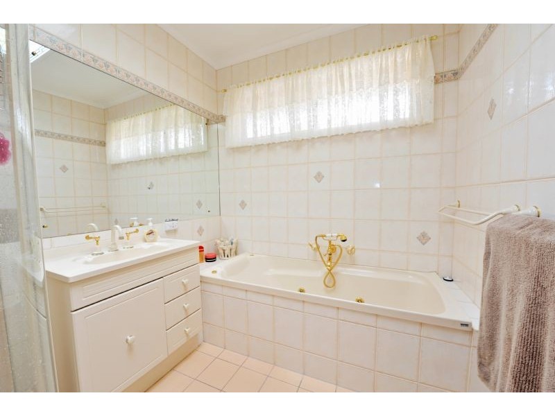 8 Carr Street, Shepparton VIC 3630