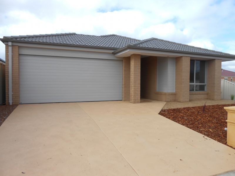 10 Tea Tree Place, Kialla VIC 3631