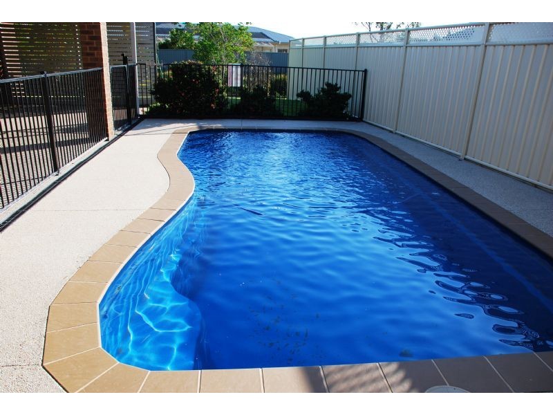 4 Rocklands Crescent, Kialla VIC 3631