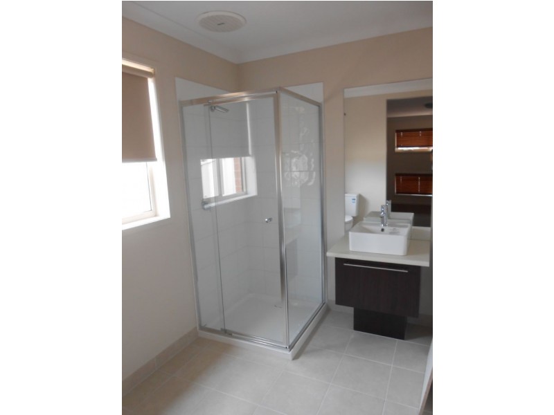 1 Tea Tree Place, Kialla VIC 3631