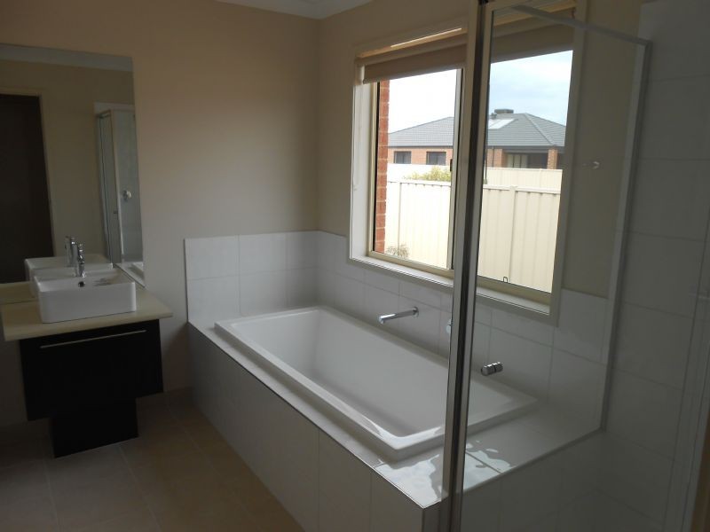 1 Tea Tree Place, Kialla VIC 3631