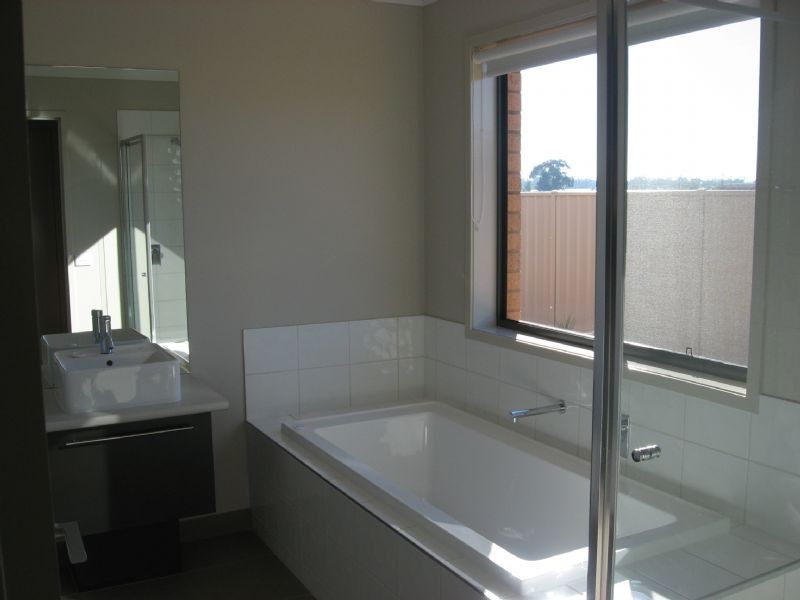 12 Emperor Road, Kialla VIC 3631