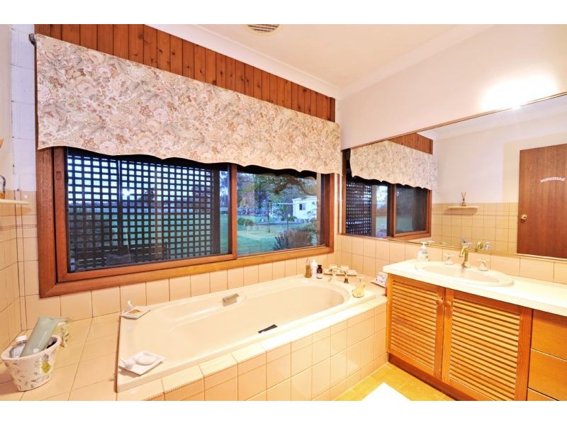 25 Mitchell Road, Kialla VIC 3631