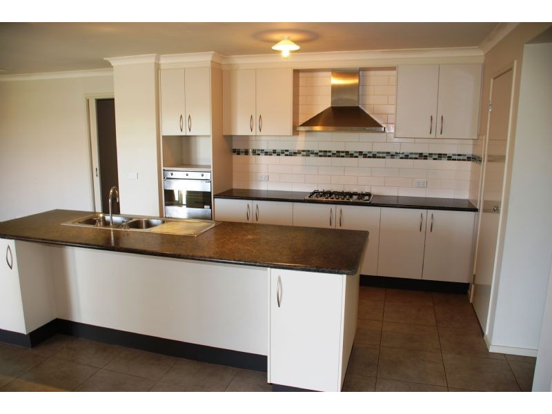 14 Jindabyne Court, Kialla VIC 3631