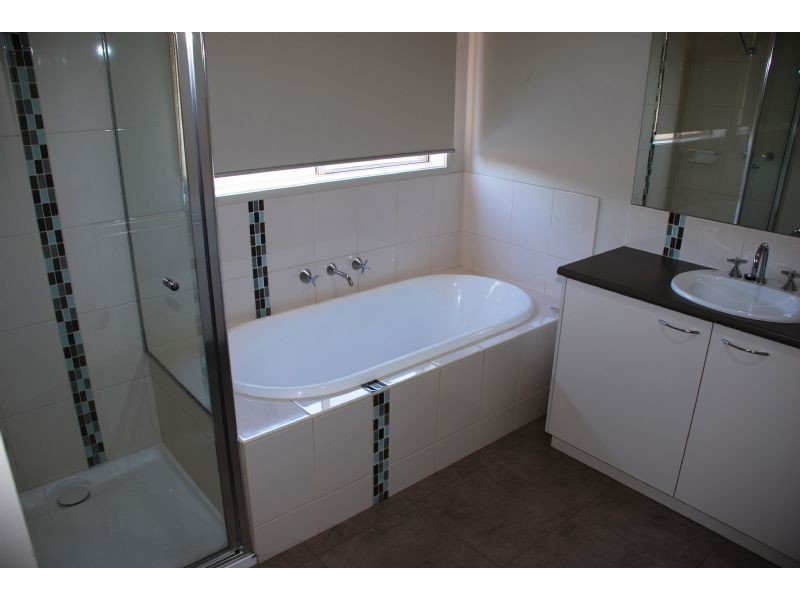 14 Jindabyne Court, Kialla VIC 3631