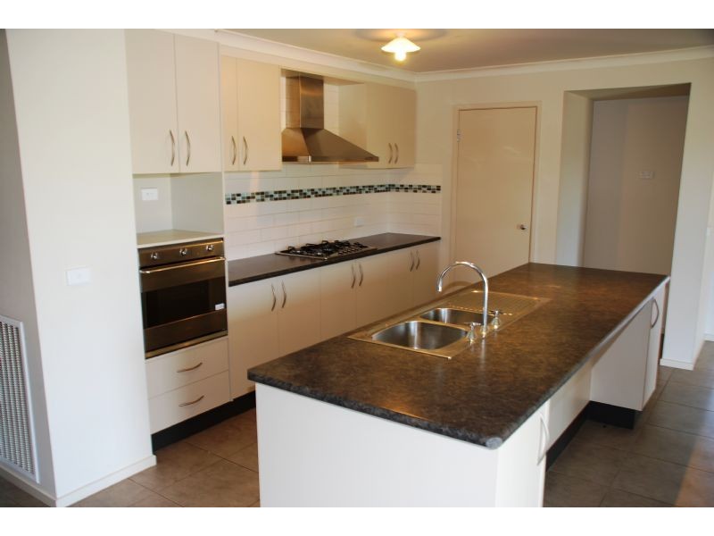 14 Jindabyne Court, Kialla VIC 3631