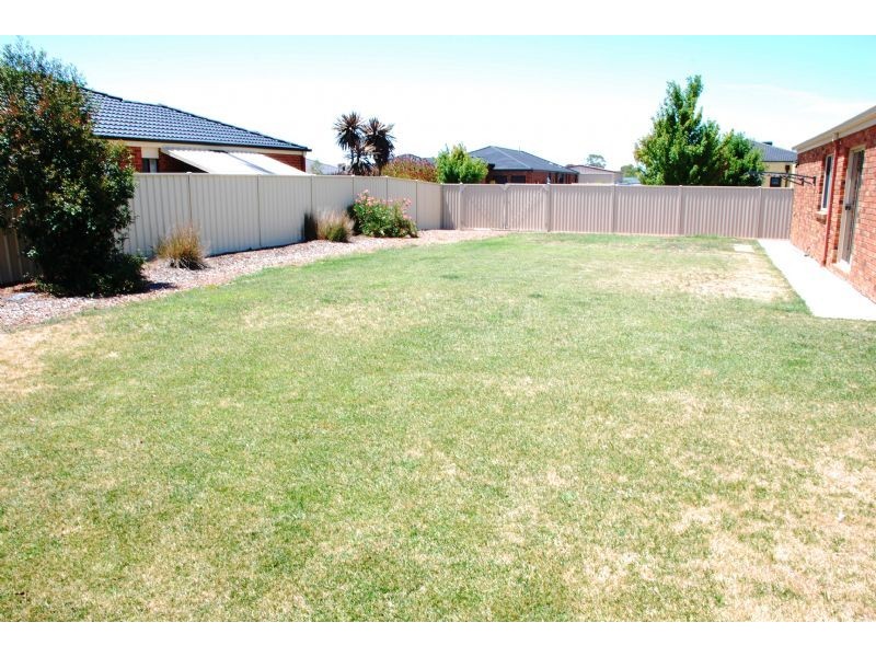 14 Jindabyne Court, Kialla VIC 3631