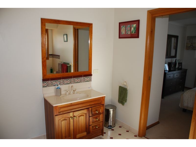 11 Page Court, Shepparton VIC 3630