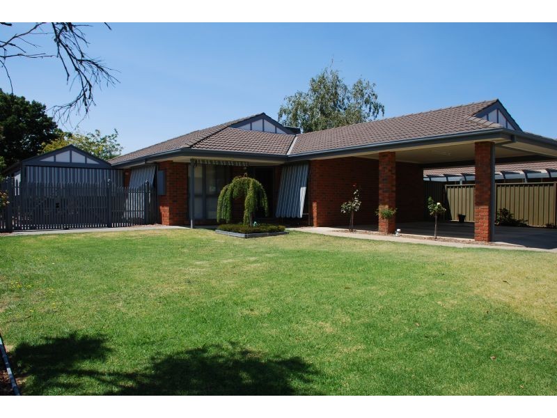 21 Hutchins Crescent, Mooroopna VIC 3629