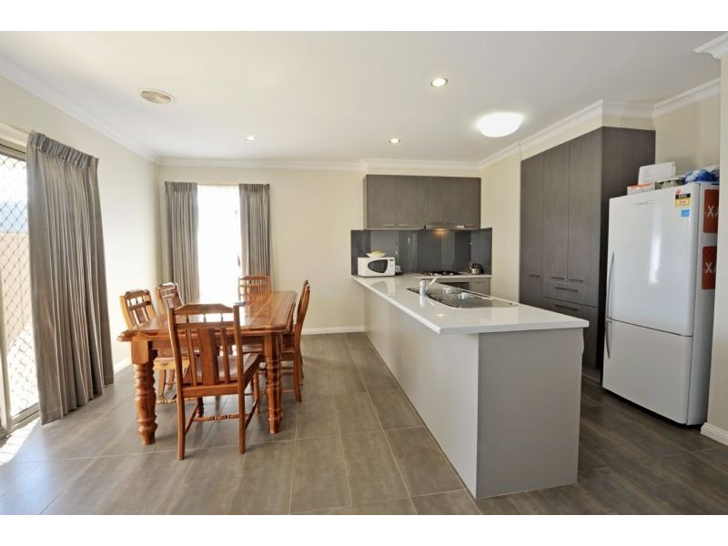 2/5 Raftery Road, Kialla VIC 3631