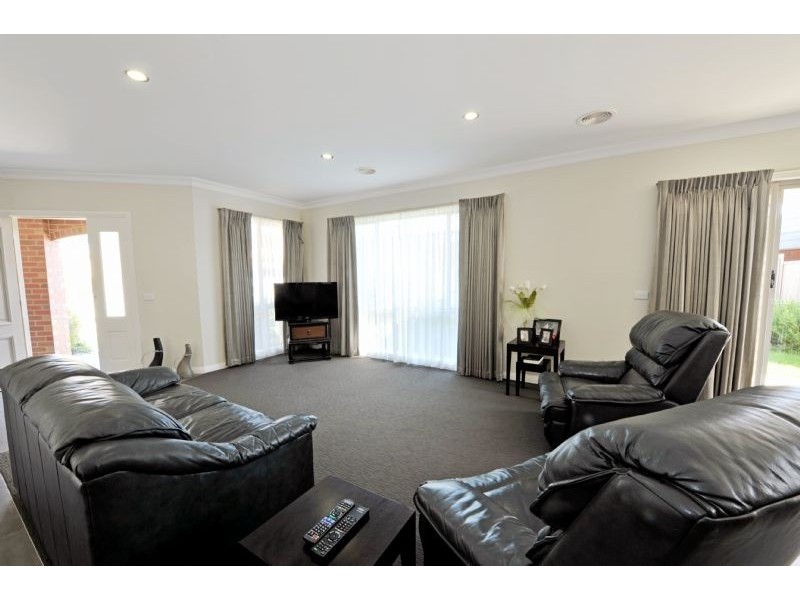 2/5 Raftery Road, Kialla VIC 3631