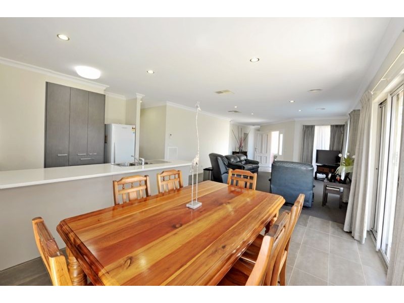 2/5 Raftery Road, Kialla VIC 3631