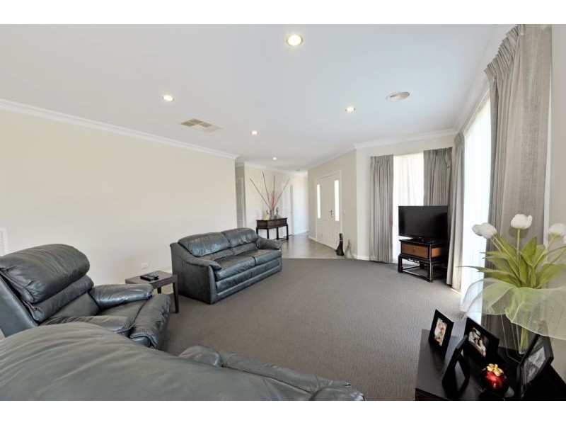 2/5 Raftery Road, Kialla VIC 3631