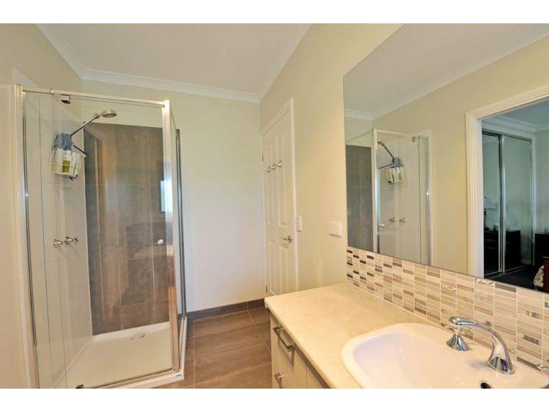 2/5 Raftery Road, Kialla VIC 3631