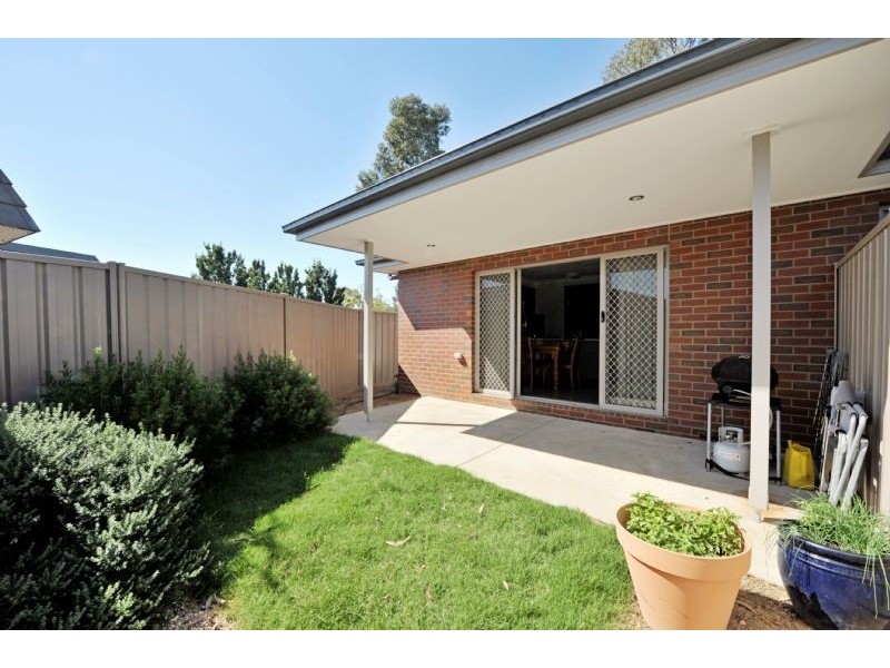 2/5 Raftery Road, Kialla VIC 3631