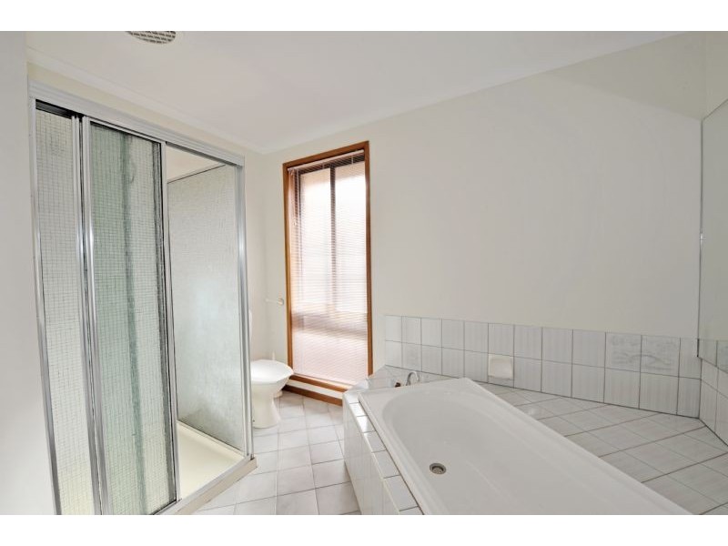 25 McCubbin Drive, Shepparton VIC 3630