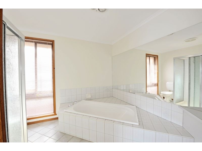 25 McCubbin Drive, Shepparton VIC 3630