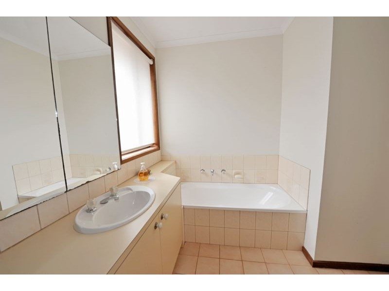 25 McCubbin Drive, Shepparton VIC 3630