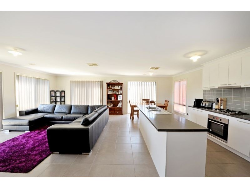 43 Oxbow Avenue, Shepparton VIC 3630