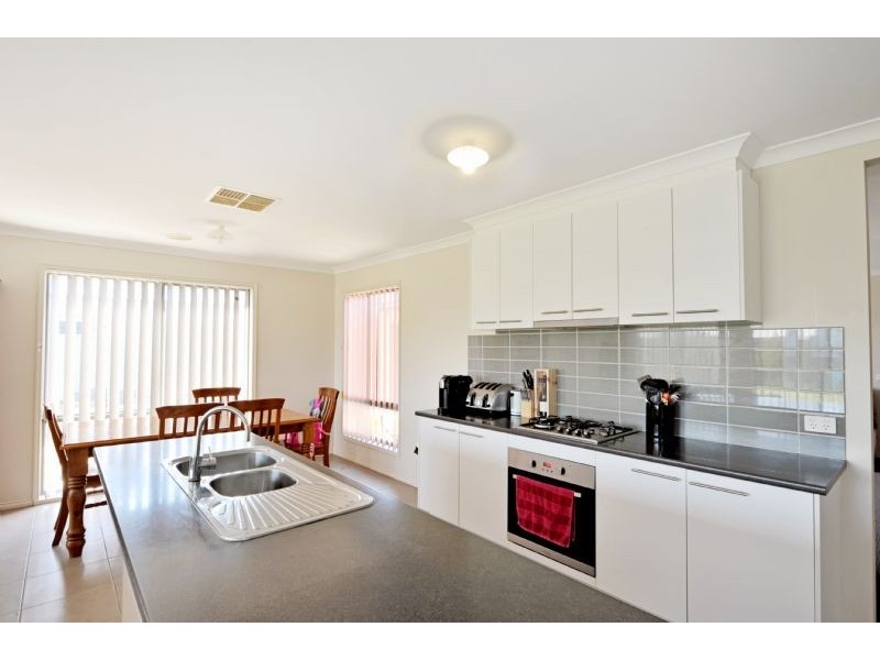 43 Oxbow Avenue, Shepparton VIC 3630