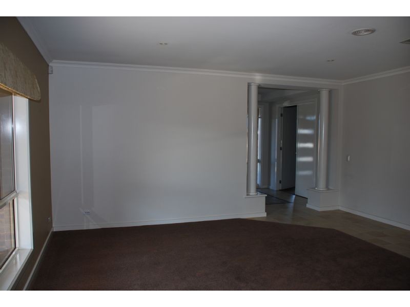 4 Rocklands Cres, Kialla VIC 3631