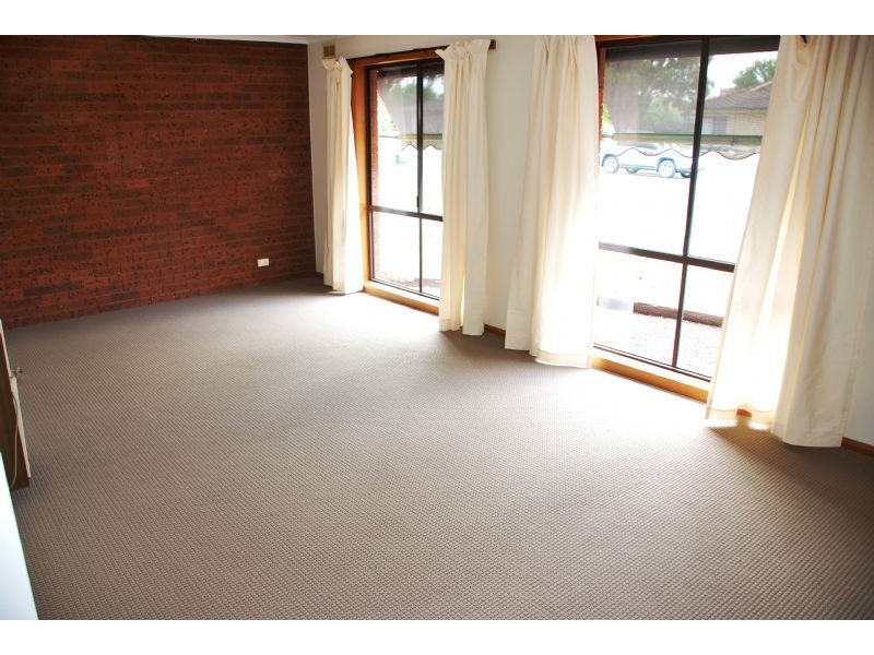 1/8 Oram Avenue, Shepparton VIC 3630