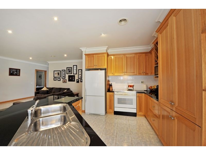 13 Mokoan Avenue, Kialla VIC 3631