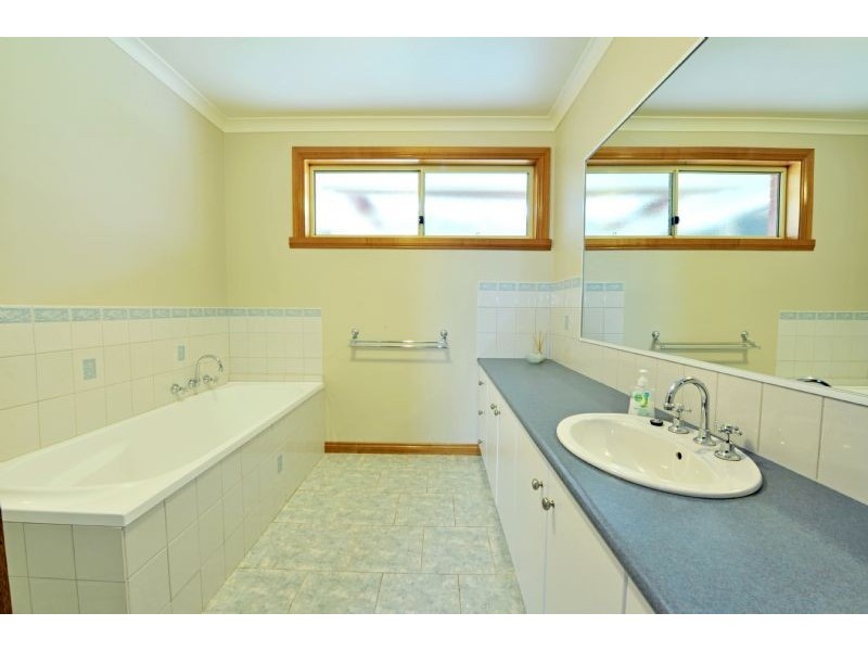 13 Mokoan Avenue, Kialla VIC 3631