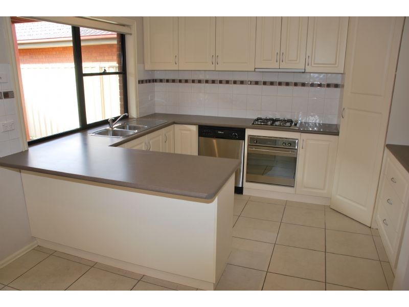 2/27 Middleton Street, Shepparton VIC 3630