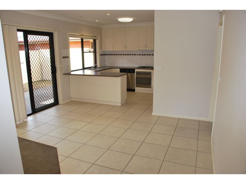 2/27 Middleton Street, Shepparton VIC 3630