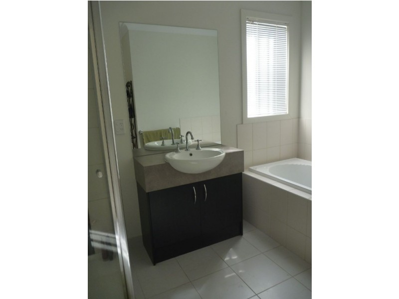 6 Westminster Ave, Shepparton VIC 3630