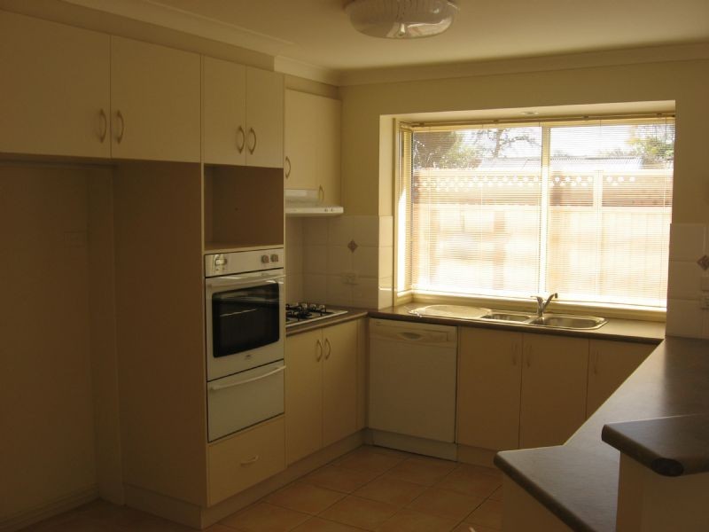 2/14 Barker Avenue, Shepparton VIC 3630