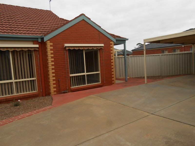 2/6 Madge Court, Mooroopna VIC 3629