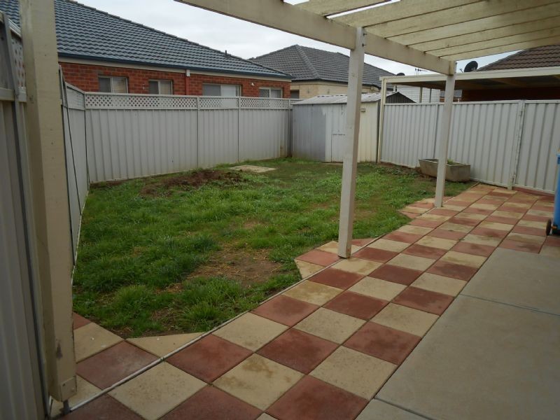 2/6 Madge Court, Mooroopna VIC 3629