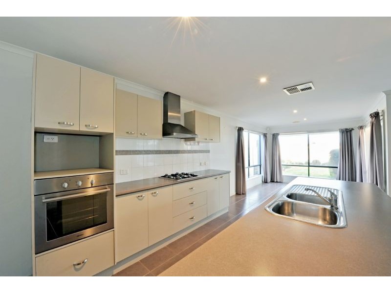 6 Melrose Circuit, Shepparton VIC 3630