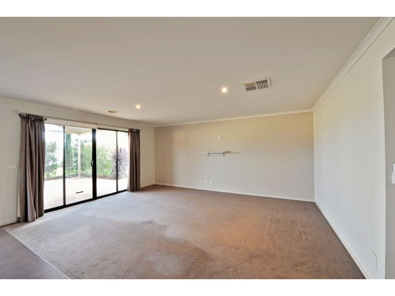 6 Melrose Circuit, Shepparton VIC 3630