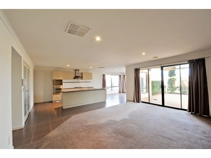 6 Melrose Circuit, Shepparton VIC 3630